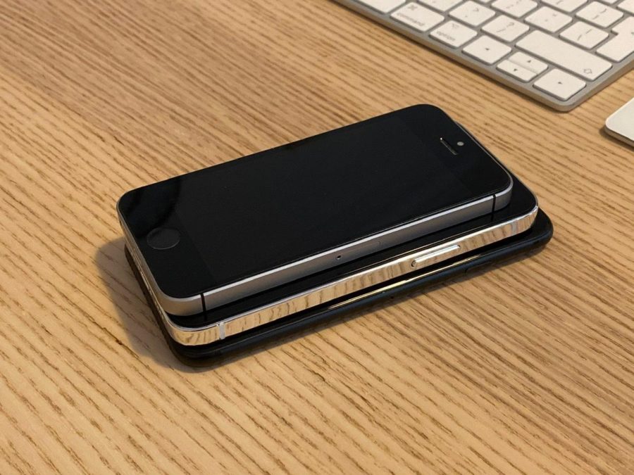 iPhone 12 5.4 inch lần đầu lộ diện, 'khoe dáng' cực ngầu bên iPhone SE và iPhone 7 Ảnh 11