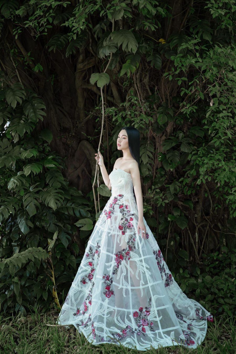 'Nàng thơ xứ Huế' Ngọc Trân cuốn hút với nét mơ màng trong loạt váy áo e ấp Ảnh 3