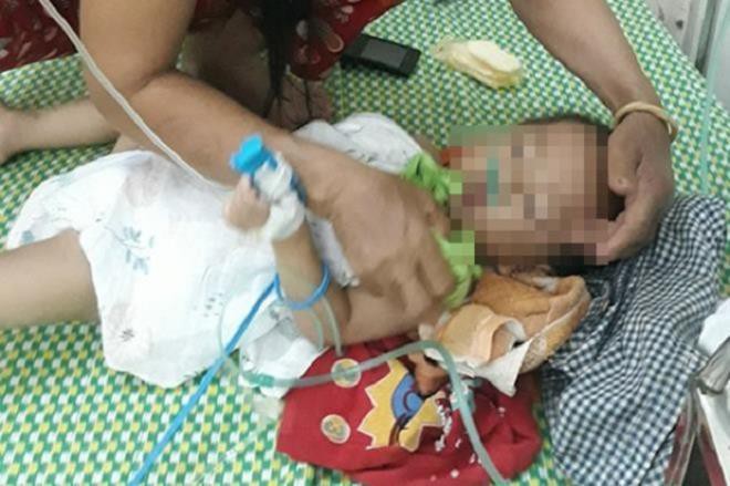 Bé trai 19 tháng tuổi bị bỏ quên 3 tiếng trên ô tô ở Vĩnh Phúc được xuất viện Ảnh 1