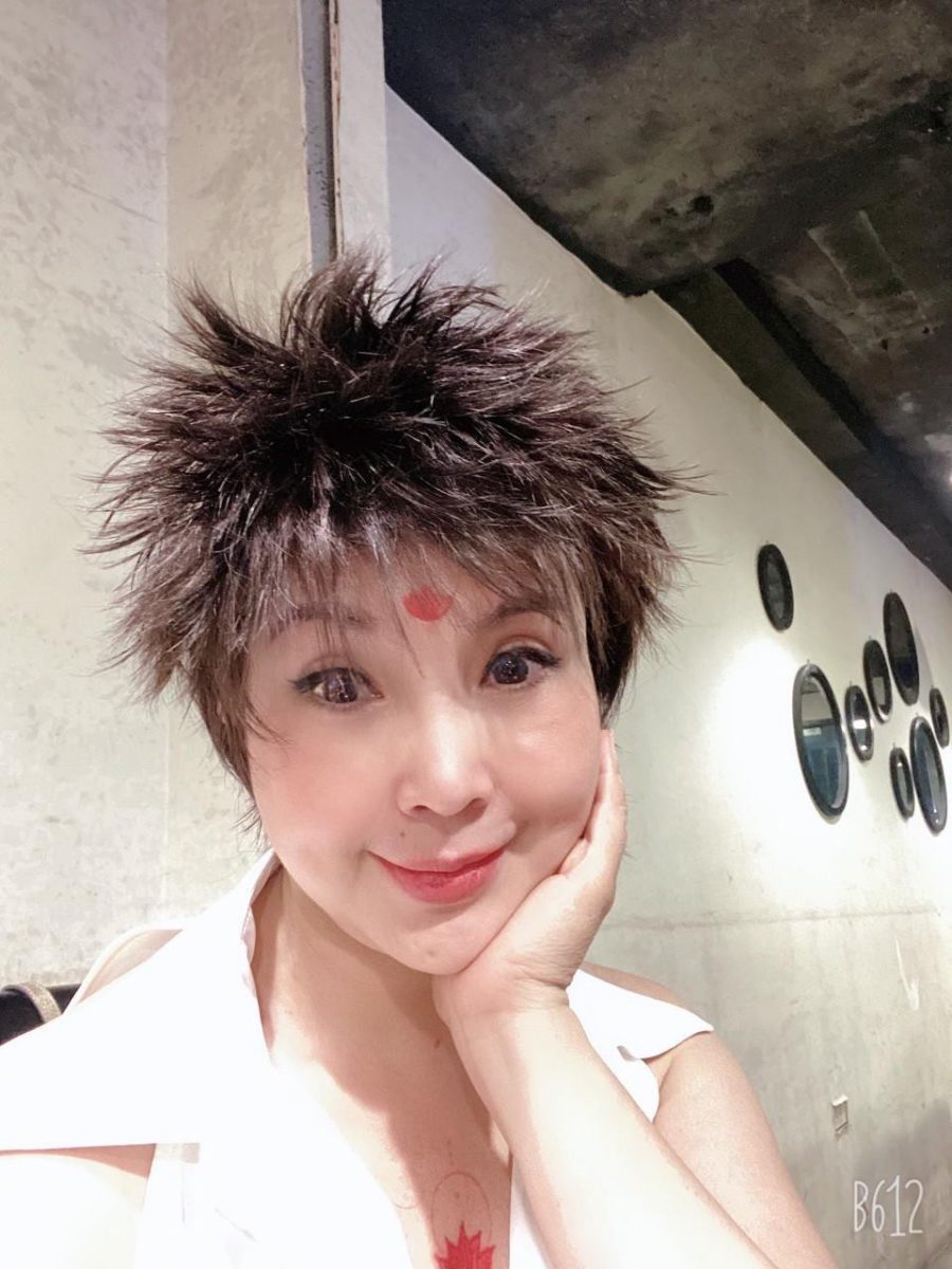 NSND Lan Hương 'nổi loạn' với tóc xù ngắn, mặt khác lạ ở tuổi 57 Ảnh 1
