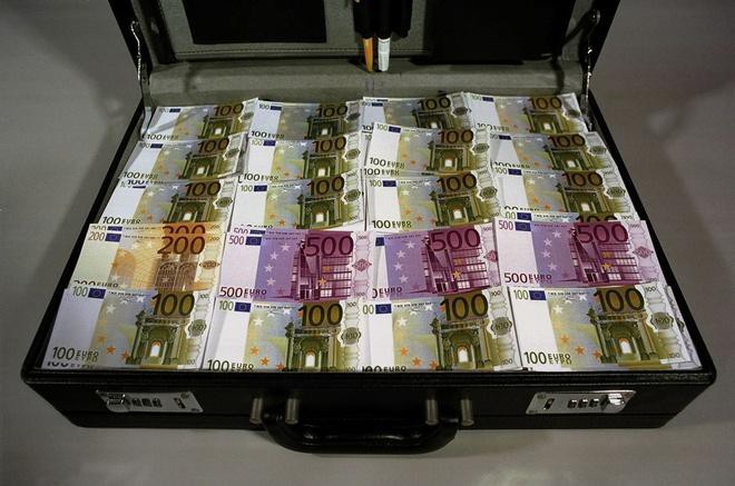 Những valy tiền bẩn được chặn đứng trên đường vào châu Âu Ảnh 1