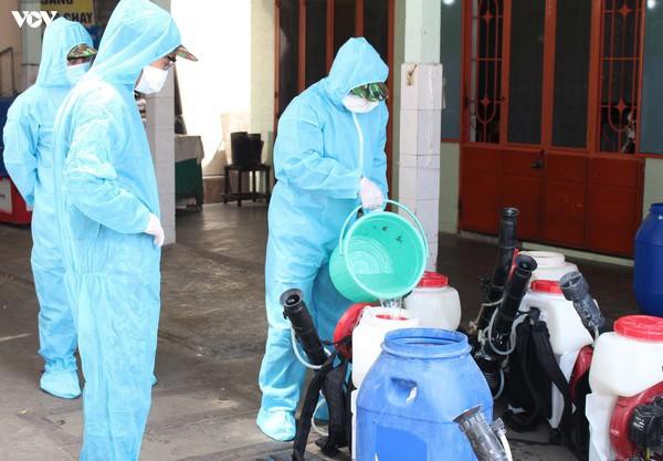 Quân khu 5 phun thuốc khử khuẩn tại quận Thanh Khê, Đà Nẵng Ảnh 3