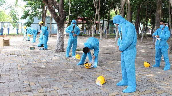Quân khu 5 phun thuốc khử khuẩn tại quận Thanh Khê, Đà Nẵng Ảnh 2