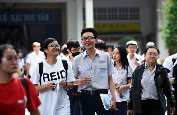 Bộ trưởng Phùng Xuân Nhạ đề xuất thi tốt nghiệp THPT làm 2 đợt - Ảnh 1.