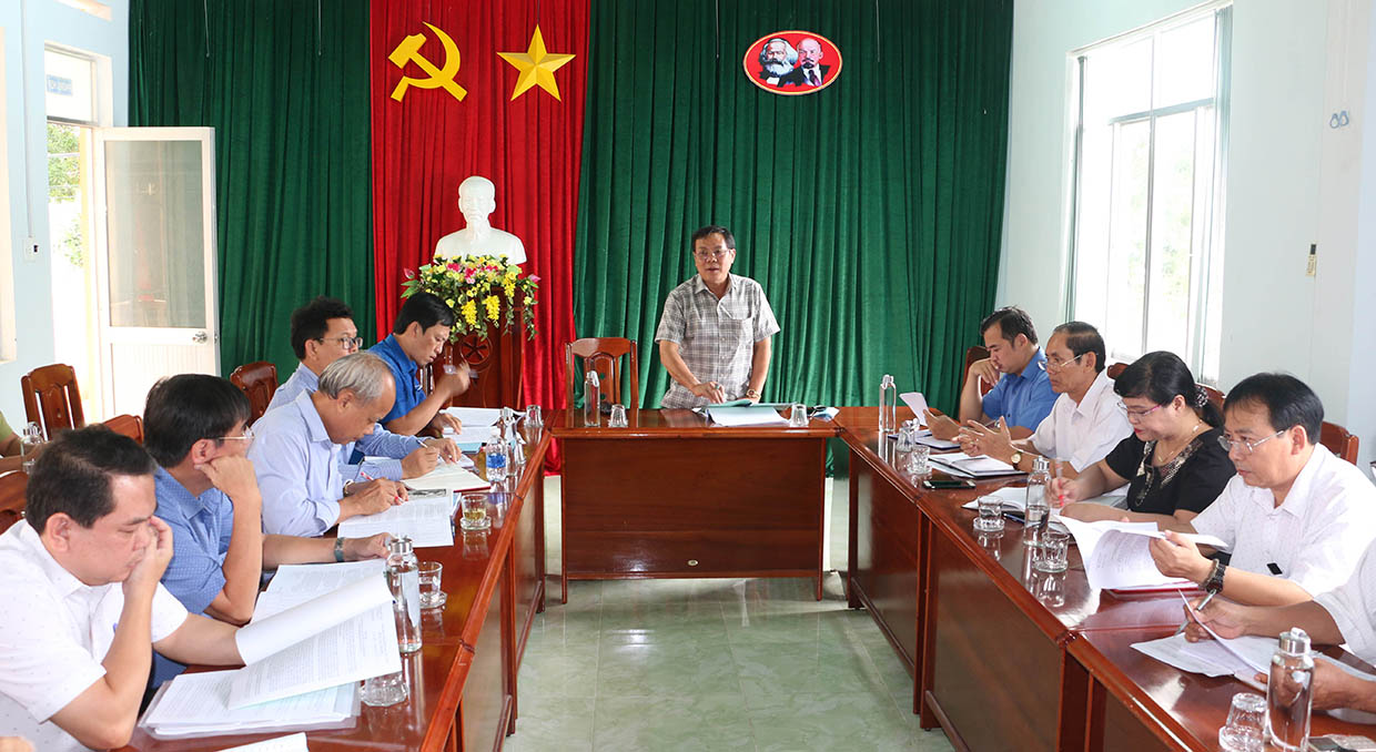 Đoàn giám sát làm việc với huyện Ia Pa. Ảnh: Quang Tấn