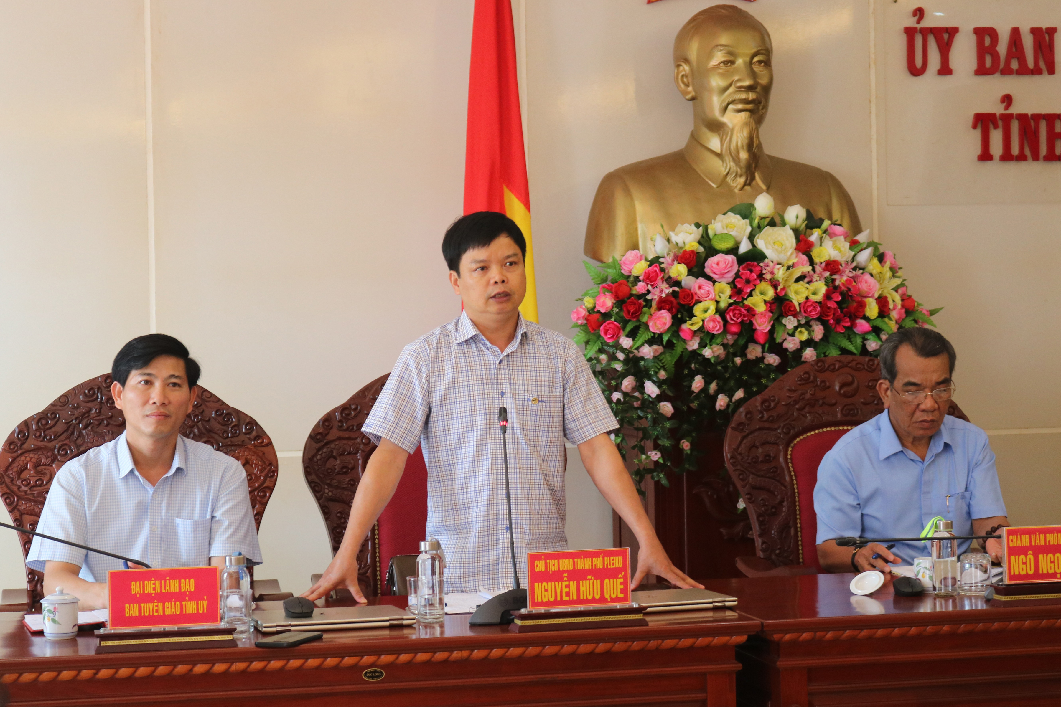 Chủ tịch UBND TP. Peliku Nguyễn Hữu Quế phát biểu tại buổi họp báo. Ảnh: Ngọc Sang