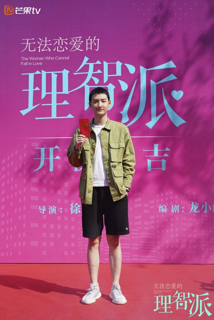Tần Lam - Vương Hạc Đề thân mật trong ngày khai máy 'Phái lý trí không thể yêu', phim tình cảm chị em ngày càng thịnh hành Ảnh 15