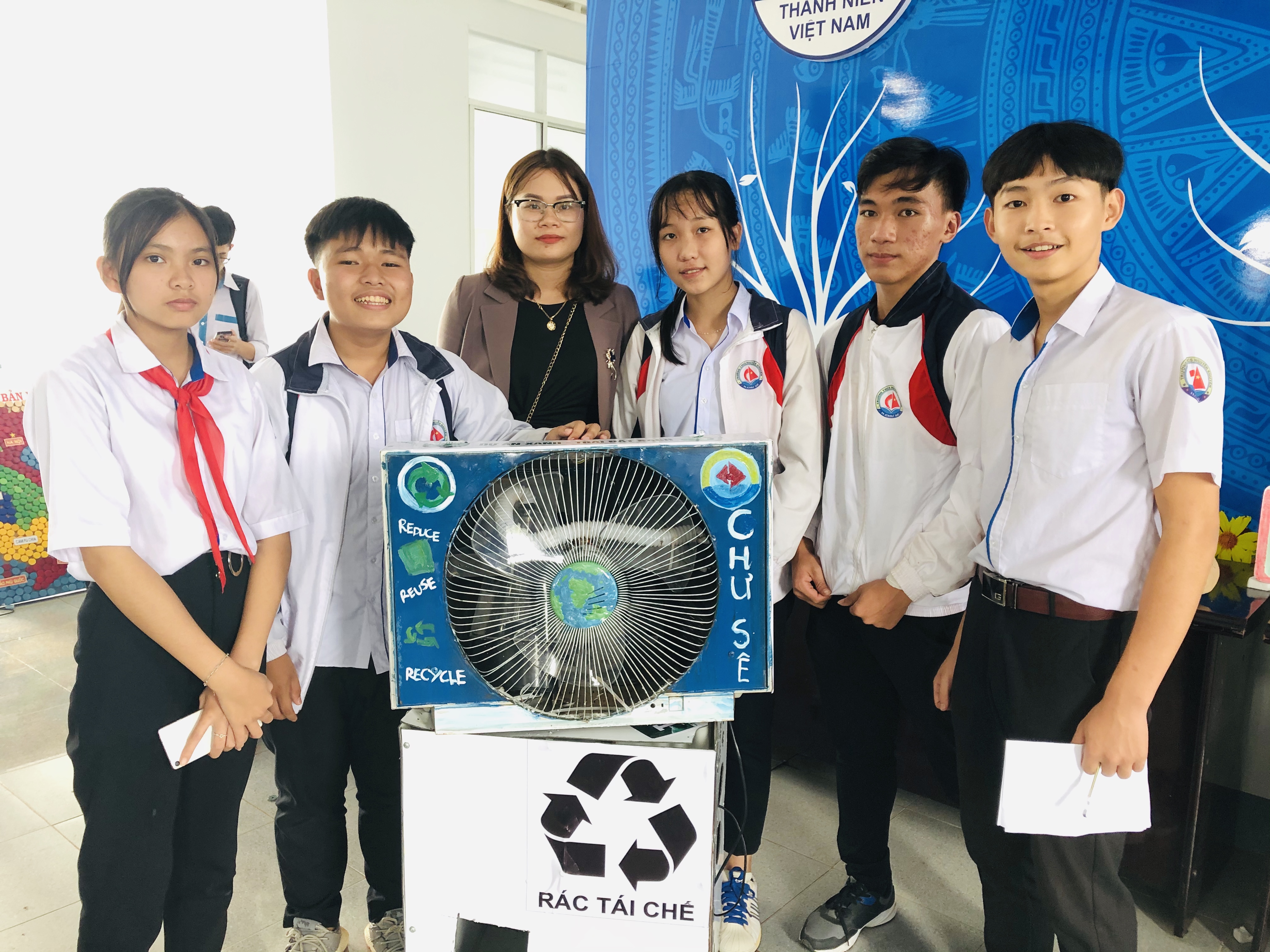 Sản phẩm Quạt hơi nước của nhóm học sinh Trường THCS Nguyễn Khuyến (huyện Chư Sê). Ảnh: Thủy Bình