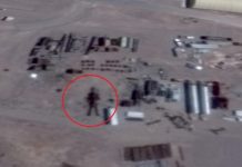 Vật thể mà thợ săn UFO nói rằng là một robot ngoài hành tinh ở căn cứ quân sự Vùng 51 của Mỹ. Ảnh: RT.