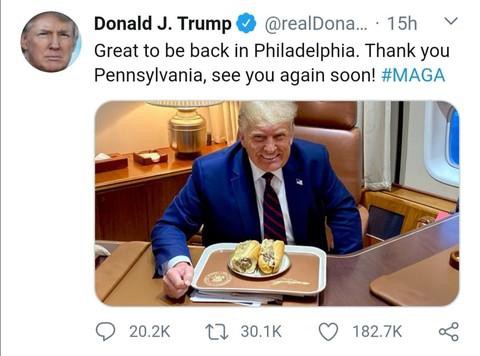 Bức ảnh Tổng thống Mỹ ăn tối với bánh mì kiểu Việt Nam gây 'bão mạng' Ảnh 1