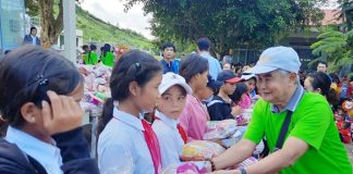 Tổ chức Tết Trung thu và tặng 700 suất quà cho học sinh xã Đak Song
