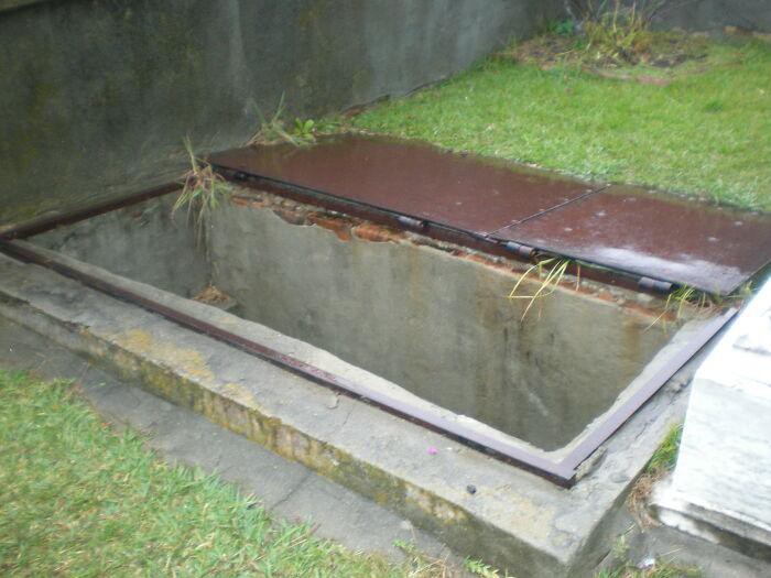 Lối nhỏ đặc biệt sát phần mộ 149 năm tuổi khiến dân tình tò mò nhưng lý do đằng sau lại khiến ai nấy bật khóc Ảnh 4