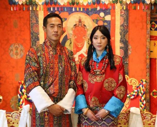 3 anh em Quốc vương Bhutan lấy 3 chị em cùng một nhà Ảnh 7