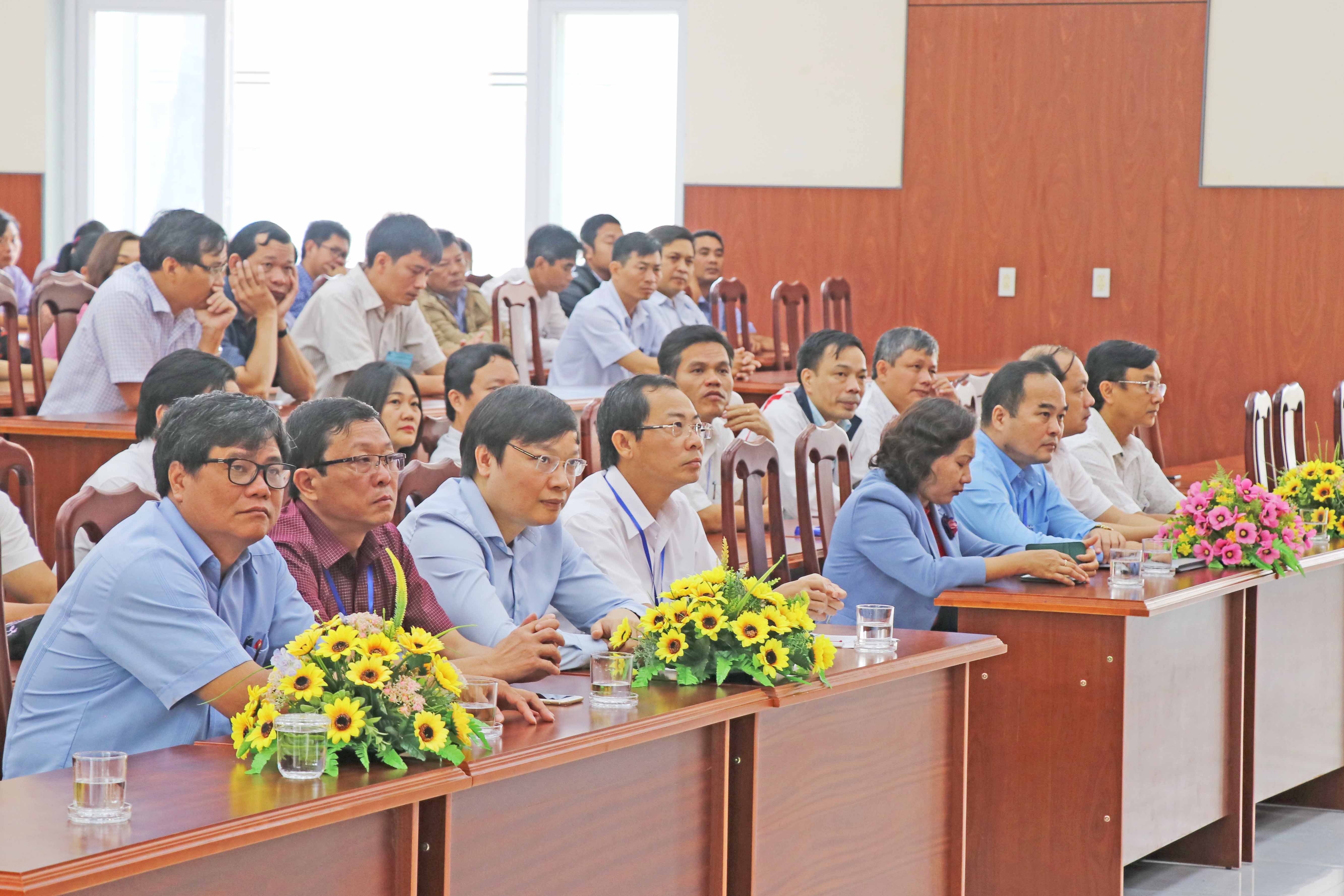 Các đại biểu dự Lễ Khai mạc kỳ thi tại Trường Chính trị tỉnh. Ảnh: Phương Linh