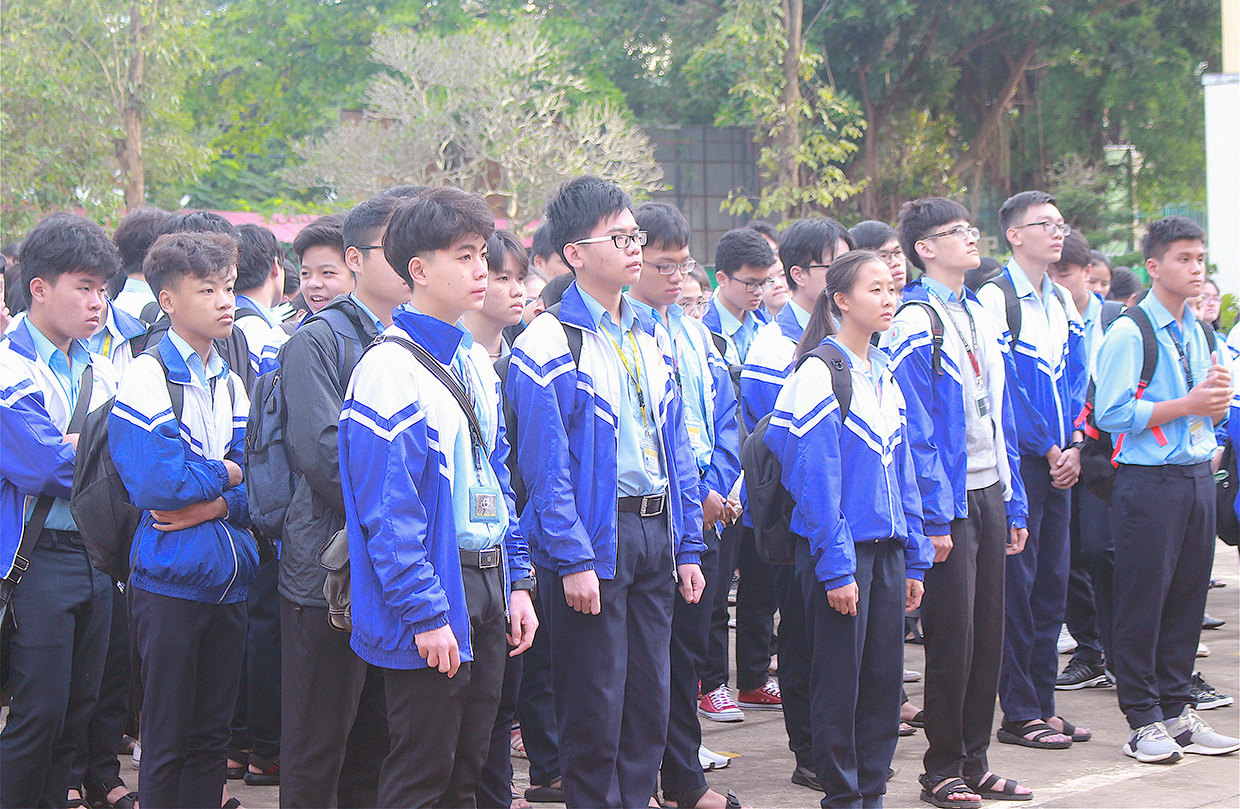 Các thí sinh dự thi chọn học sinh giỏi lớp 12 cấp tỉnh bảng A, năm học 2020-2021. Ảnh: Hồng Thi