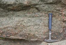 Dấu vết của các khoảng chất thạch anh và zeolite dùng trong hệ thống lọc nước lộ diện khi khai quật - Ảnh do nhóm nghiên cứu cung cấp