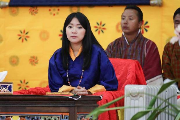 3 anh em Quốc vương Bhutan lấy 3 chị em cùng một nhà Ảnh 8