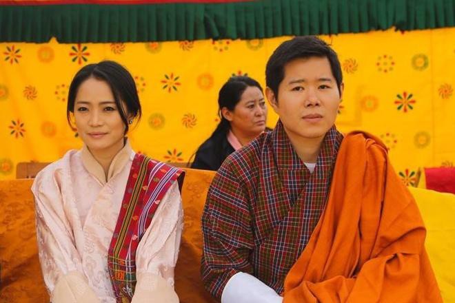 3 anh em Quốc vương Bhutan lấy 3 chị em cùng một nhà Ảnh 4