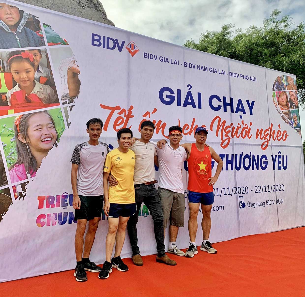 Cộng đồng chạy bộ tại TP. Pleiku tham gia giải chạy online “Tết ấm cho người nghèo-Vì miền Trung thương yêu”. Ảnh: Minh Châu