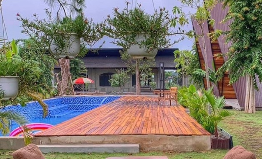 Mặc dù không có trong bản thiết kế và giấy phép xây dựng đã được phê duyệt trước đó, nhưng hồ bơi tại homestay vẫn được xây dựng.