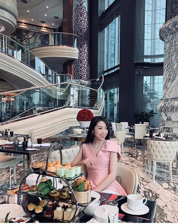 Nữ giảng viên gây sốt với màn 'lên đồ' đi dạy ấn tượng: 15 tuần không trùng bộ đồ nào Ảnh 6