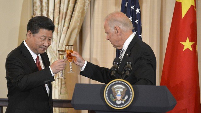 Ông Joe Biden và ông Tập Cận Bình, Chủ tịch nước Trung Quốc, trong cuộc gặp hồi năm 2015 tại Bộ Ngoại giao Mỹ /// Ảnh: Reuters