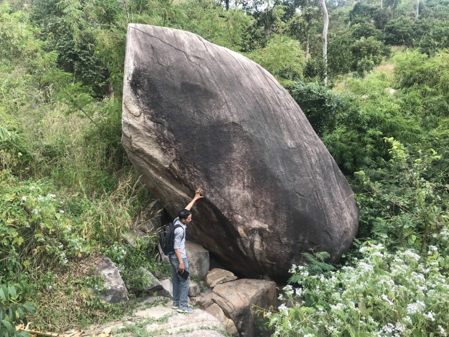 Tảng đá hình con voi nằm gần suối Dăm La (xã Ia Ko, huyện Chư Sê). Ảnh: R' Ô Hok