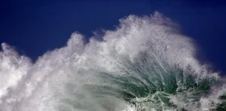 Hiện tượng địa chất bất thường đang làm cho Đại Tây Dương mở rộng. Ảnh: AFP