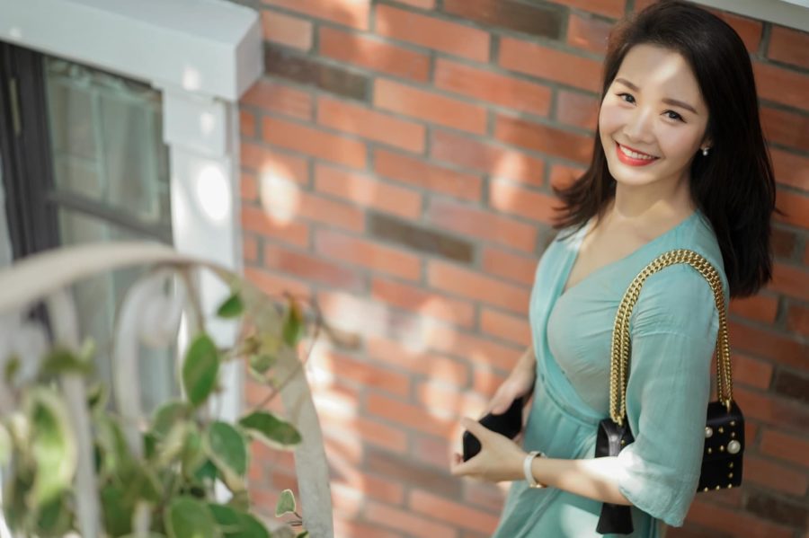 Biên tập viên VTV bị cắt sóng vì mặt quá trẻ sau khi dẫn 3 tháng