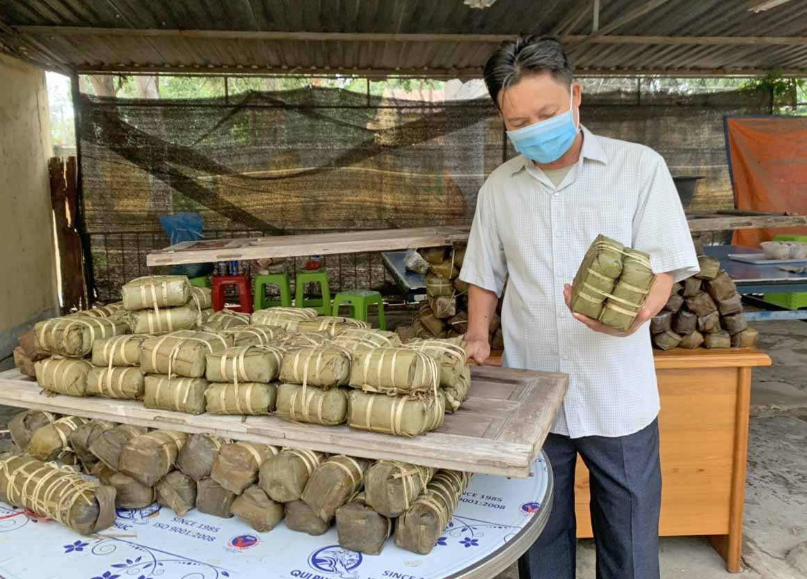 Những chiếc bánh chưng, bánh tét tình nghĩa đã ra lò, chuẩn bị vận chuyển đến các khu cách ly và các điểm chốt phòng chống dịch.Ảnh.Vũ Chi