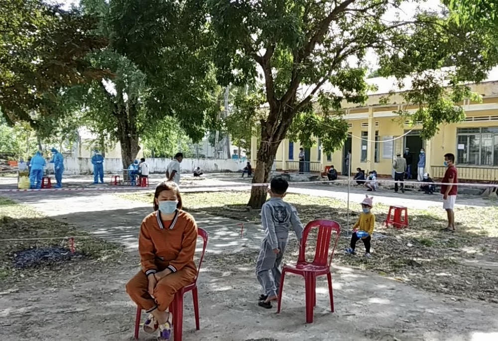  Trường hợp dương tính mới ghi nhận là bệnh nhân H.D.T (SN 1971) phường Cheo Reo, thị xã Ayun Pa, là F1 đã được cách ly tập trung tại Khu cách ly tập trung thị xã Ayun Pa. Ảnh: Như Nguyện