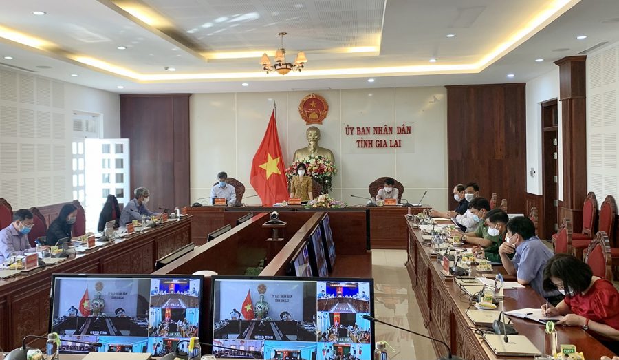 Quang cảnh cuộc họp trực tuyến tại điểm cầu UBND tỉnh. Ảnh: Như Nguyện