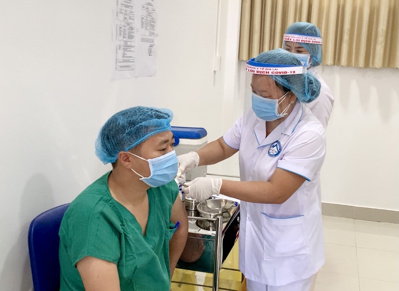 Đến ngày 16-3, đã có trên 200 cán bộ, nhân viên y tế tuyến đầu phòng-chống dịch Covid-19 trên địa bàn tỉnh Gia Lai đã được tiêm vắc xin phòng Covid-19. Ảnh: Như Nguyện