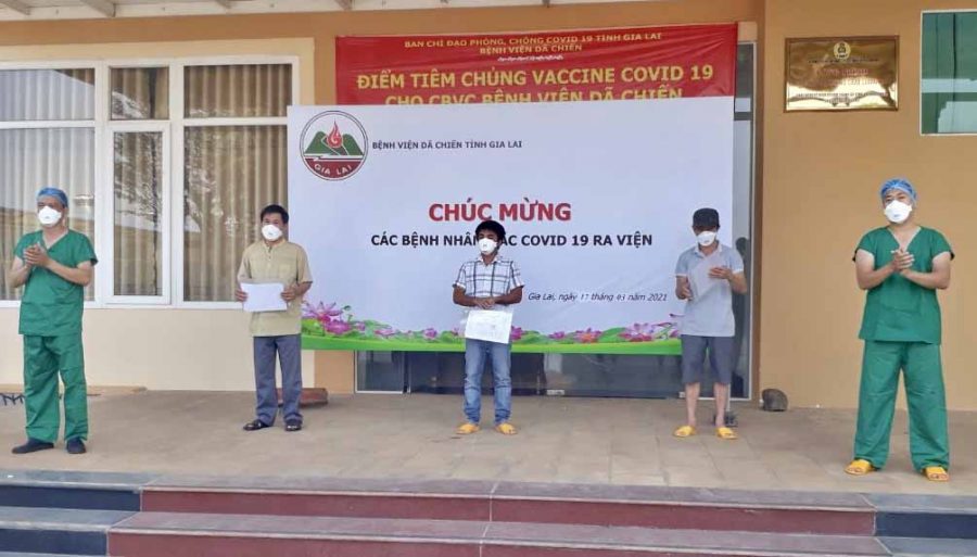 3 trường hợp được ra viện chiều ngày 17-3. Ảnh: Như Nguyện