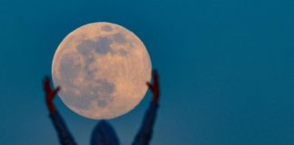 Siêu trăng năm 2020. Ảnh: AFP/Getty Images