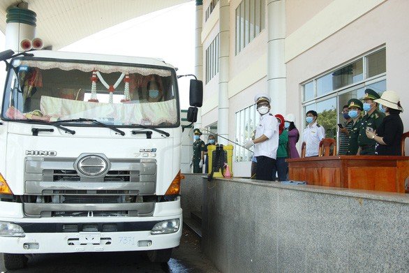 Giám đốc sở là F1 của ca bệnh COVID-19, phó chủ tịch tỉnh và trên 20 lãnh đạo thành... F2 - Ảnh 1.