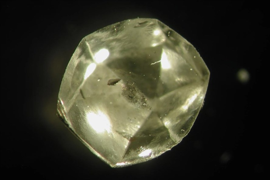 Nghiên cứu kim cương hé lộ bí ẩn về sự hình thành Trái đất. Ảnh: Yaakov Weiss/Đại học Columbia