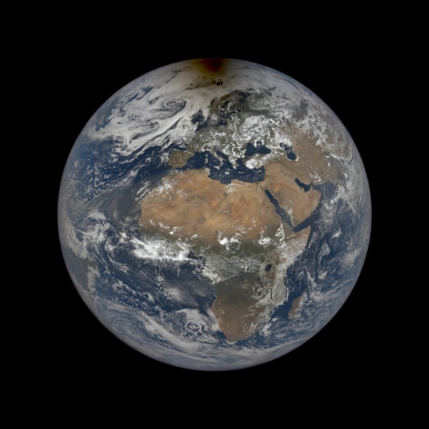 EPIC của NASA đã chụp được hình ảnh hiếm hoi về nhật thực trên Bắc Cực ngày 10/6. Ảnh: NASA.