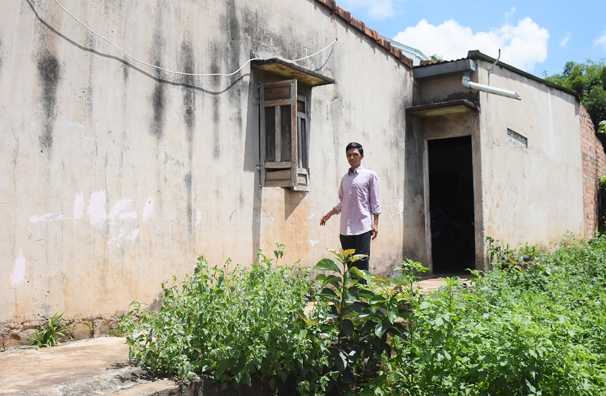 Vì nhiều lý do, dự án Khu dân cư đường Nguyễn Văn Linh kéo dài hơn chục năm qua, khiến hàng trăm hộ dân sống khốn khó trong vùng quy hoạch