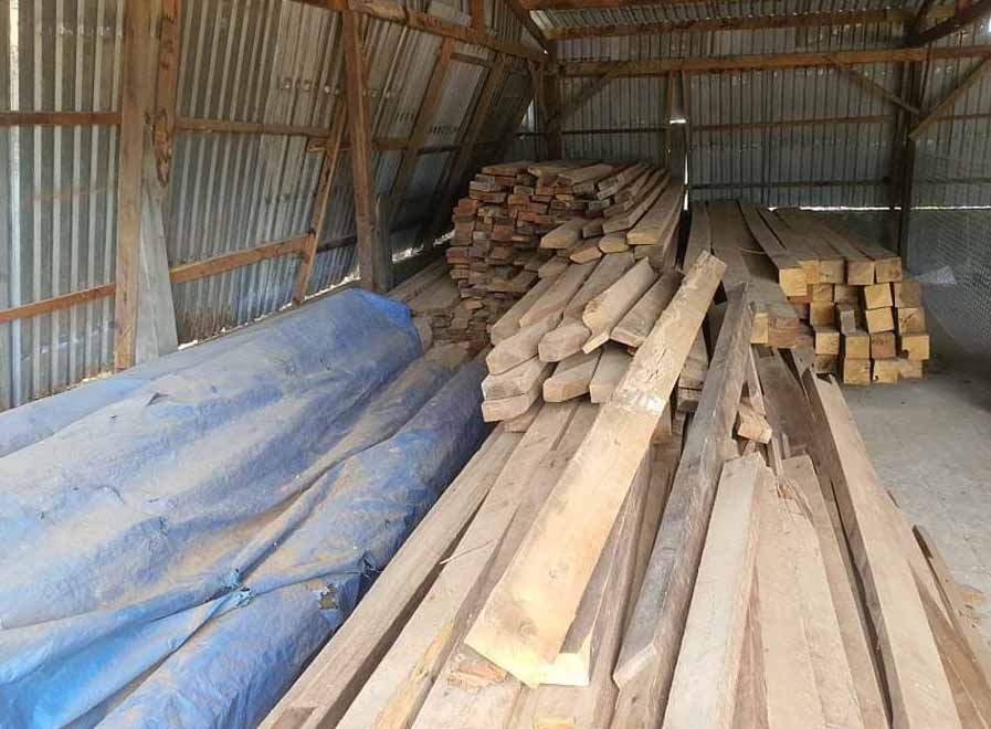 gỗ xây dựng được xẻ tại doanh nghiệp