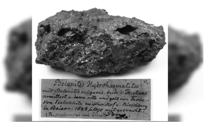 Mẫu hydrohematit được nhà khoáng vật học người Đức August Breithaupt phát hiện vào năm 1843. Ảnh: TU Bergakademie