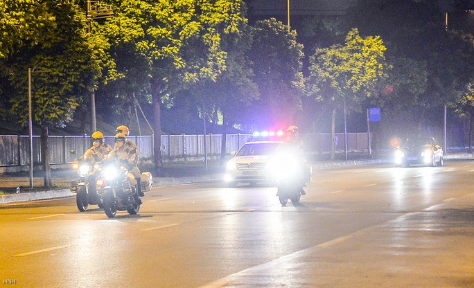 CLIP: Dàn xe đặc chủng của mật vụ Mỹ tháp tùng Phó Tổng thống Kamala Harris tại Hà Nội - 5