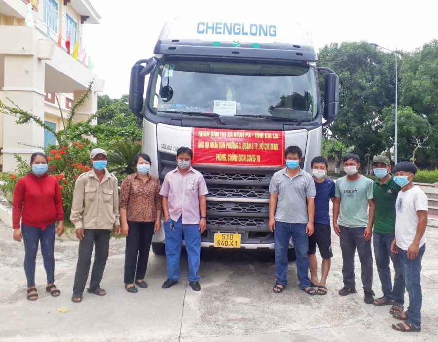 Hơn 11 tấn hàng được cán bộ và Nhân dân thị xã Ayun Pa ủng hộ người dân Phường 3 (Quận 6, TP.Hồ Chí Minh) khắc phục khó khăn do dịch Covid-19. Ảnh: Lê Đại 