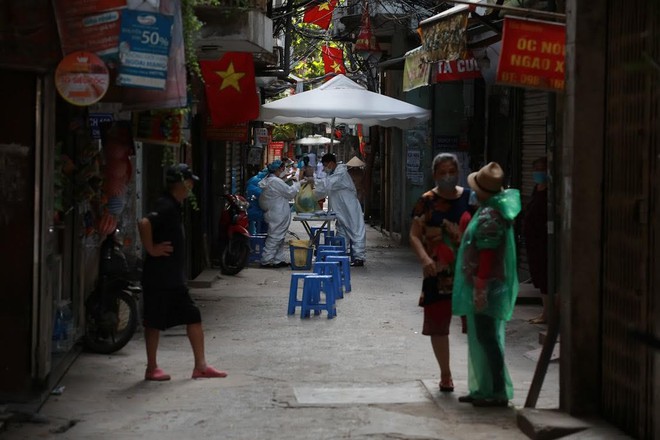 Hà Nội phong tỏa khu dân cư 1.300 dân tại quận Đống Đa