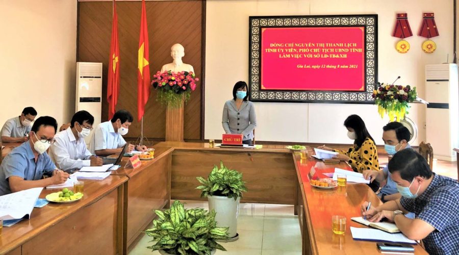 Phó Chủ tịch UBND tỉnh Nguyễn Thị Thanh Lịch làm việc với Sở Lao động-Thương binh và Xã hội về một số nhiệm vụ trọng tâm. Ảnh: Đinh Yến