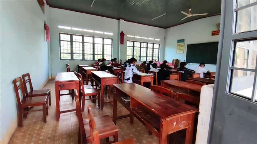 Nhiều lớp học ở Krong thiếu vắng học sinh, việc duy trì đủ sĩ số rất khó khăn. Ảnh: T.T 1