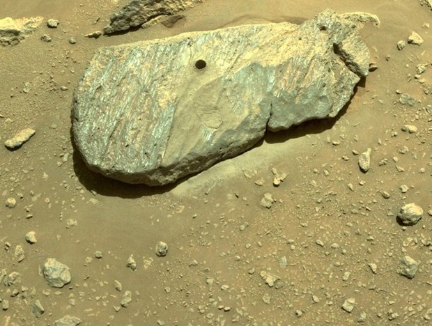 Perseverance thu được mẫu vật đầu tiên trên sao Hỏa. Nguồn: earthsky