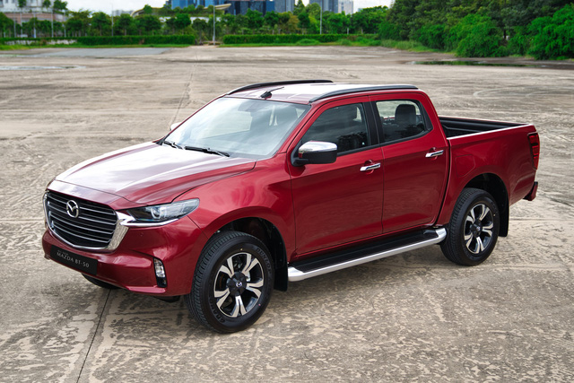 5 mẫu xe đi ngược thị trường bán chạy mùa dịch: Mazda chiếm áp đảo, Toyota Hiace tăng trưởng tới 275% - 1