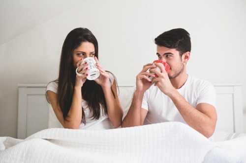 Áp dụng 5 nguyên tắc phong thủy phòng ngủ này giúp tình cảm vợ chồng đang rạn nứt lại bền chặt keo sơn - 1