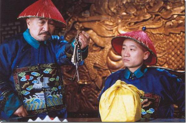 'Tể tướng Lưu Gù': Mâu thuẫn với Càn Long - Hoà Thân, bị phong sát khốc liệt vì quá... liêm khiết, giờ ra sao ở tuổi 74? - 8 'Tể tướng Lưu Gù': Mâu thuẫn với Càn Long - Hoà Thân, bị phong sát khốc liệt vì quá... liêm khiết, giờ ra sao ở tuổi 74? - 8